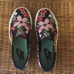 🌈 Tokidoki Style Nike Slip-ons, Women’s Size 7 🌈